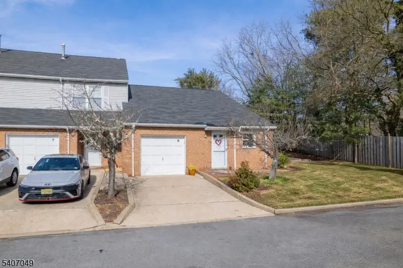 8 Lee Ct, Lebanon, NJ 08833 - Image #2