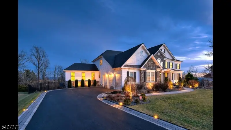 19 Donna Dr, Raritan Township, NJ 08822 - Image #2