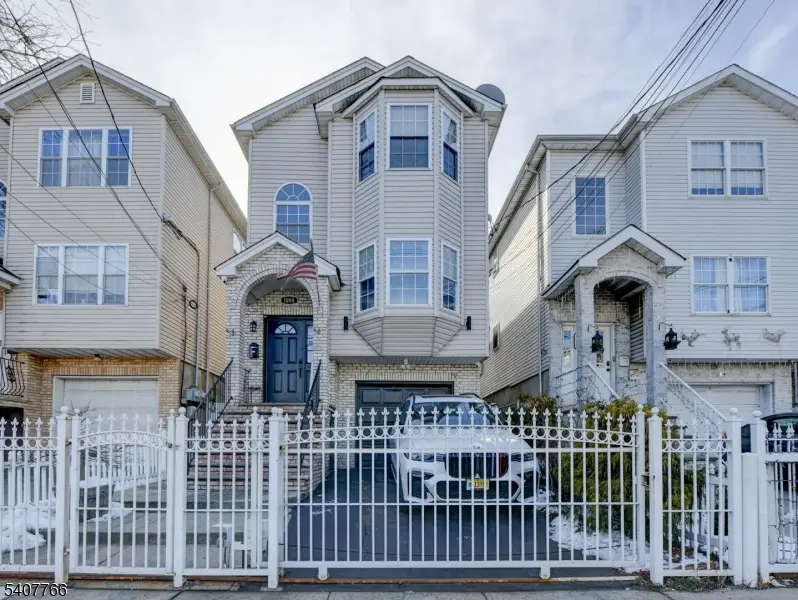 1008 E Grand St, Elizabeth, NJ 07201 - #1