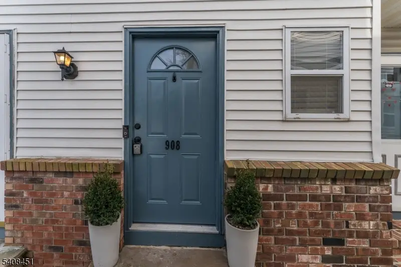 908 Reed Ct, Raritan Township, NJ 08822 - Image #1