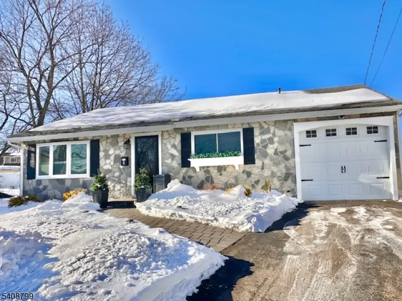 8 Willow Ct, Parlin, NJ 08859 - Image #1