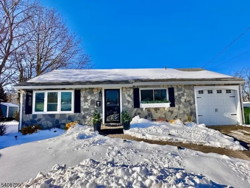 8 Willow Ct, Parlin, NJ 08859 - Image #2