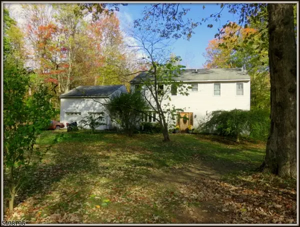 3 Sleepy Hollow Rd, Hampton Twp., NJ 07860