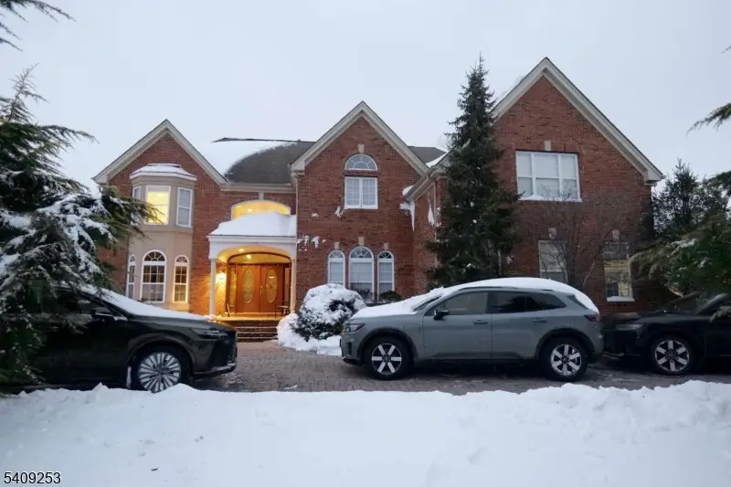 11 Valley Wood Dr, Franklin Township, NJ 08873 - #2