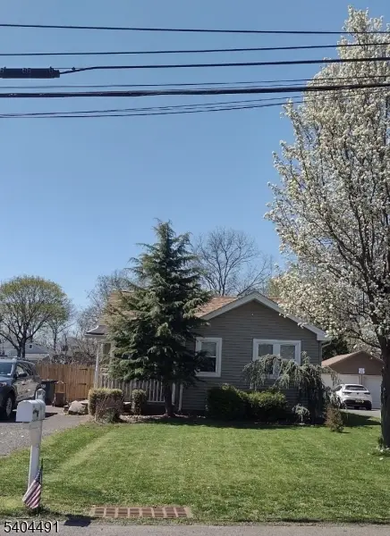 92 Oak St, Bradley Gardens, NJ 08807 - #1