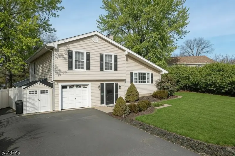 5 Shelley Ct, Sparta, NJ 07871 - Image #1