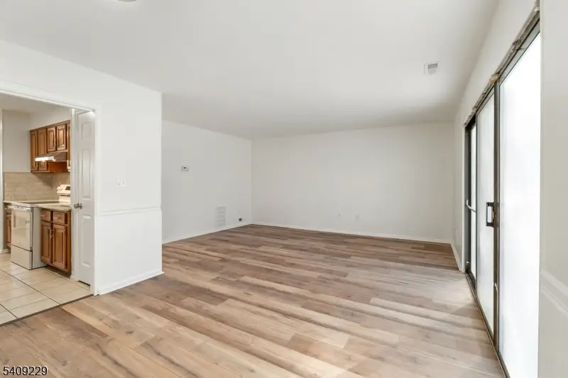 127 Hampton Ct, Franklin Township, NJ 08873 - #3