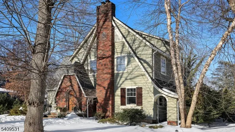 28 Hampton Rd, Cranford, NJ 07016 - #1