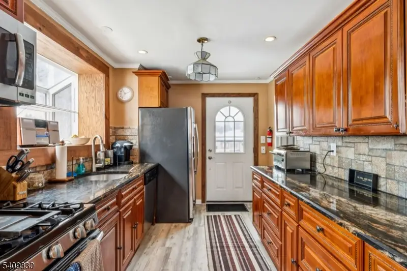 688 W Lake Ave, Rahway, NJ 07065 - #3