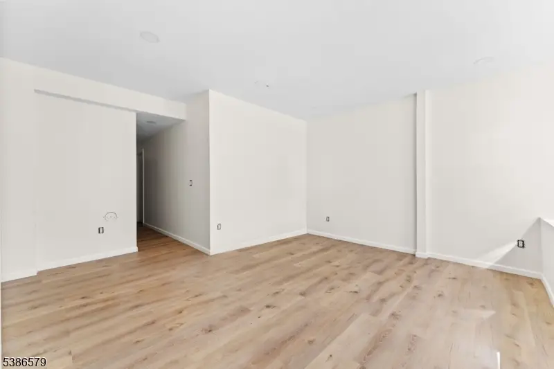 585 Mcchesney St, Orange, NJ 07050 - Image #3