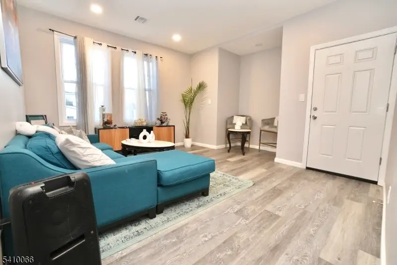 172-176 Delavan Ave, Newark, NJ 07104 - #3