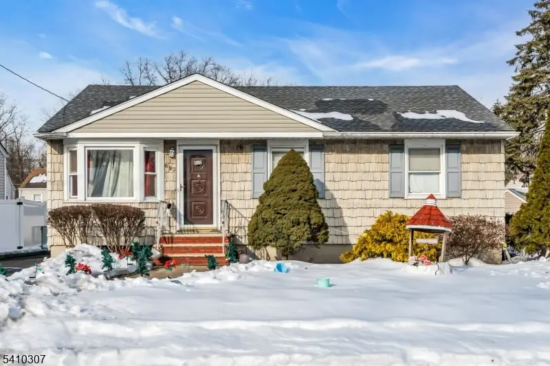 693 Hemlock St, Rahway, NJ 07065 - #1