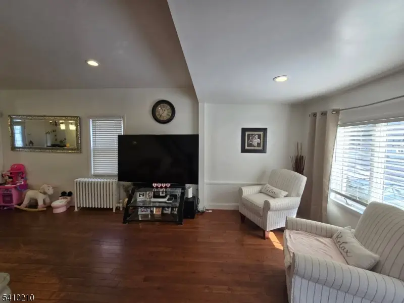 725 Schuyler Ave, Lyndhurst, NJ 07071 - #3