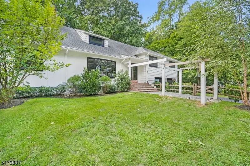 22 Arrowhead Rd, Morris, NJ 07960 - #3