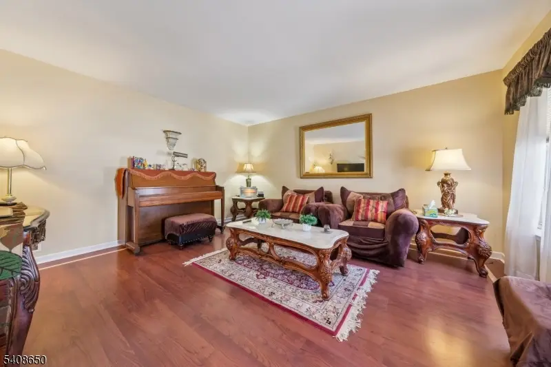 5 Oak Hill Dr, Monroe Township, NJ 08831 - #2