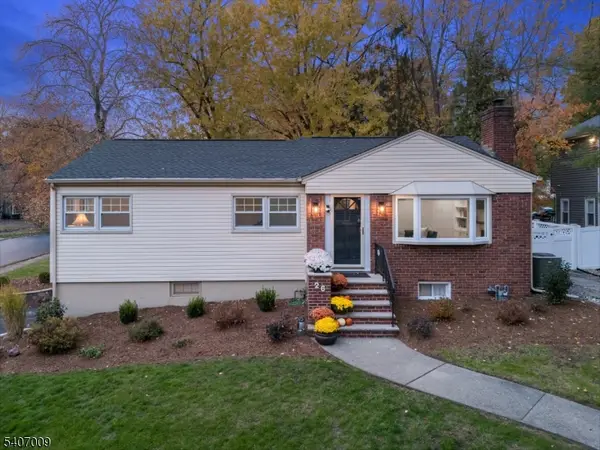 26 Pihlman Pl, Chatham Boro, NJ 07928