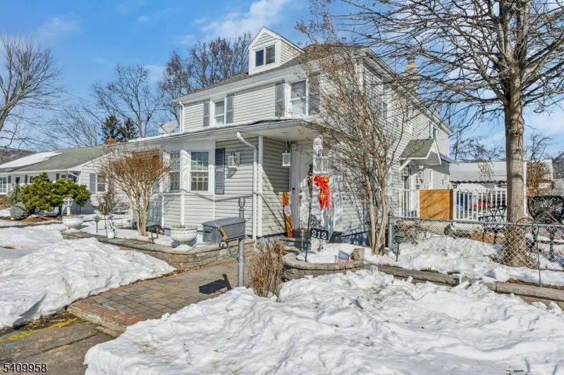 212 Vesper Ave, Middlesex, NJ 08846 - #2