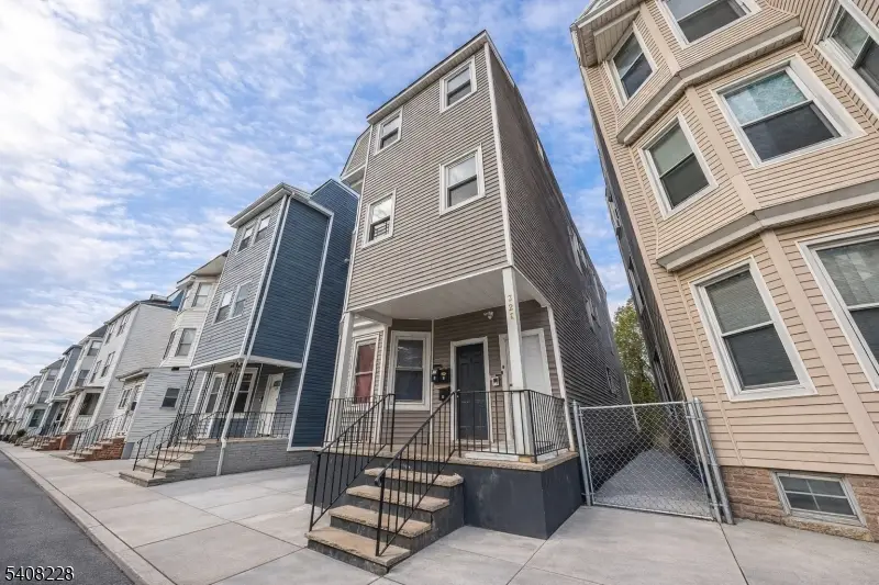 327 S 19th St, Newark, NJ 07103 - #2