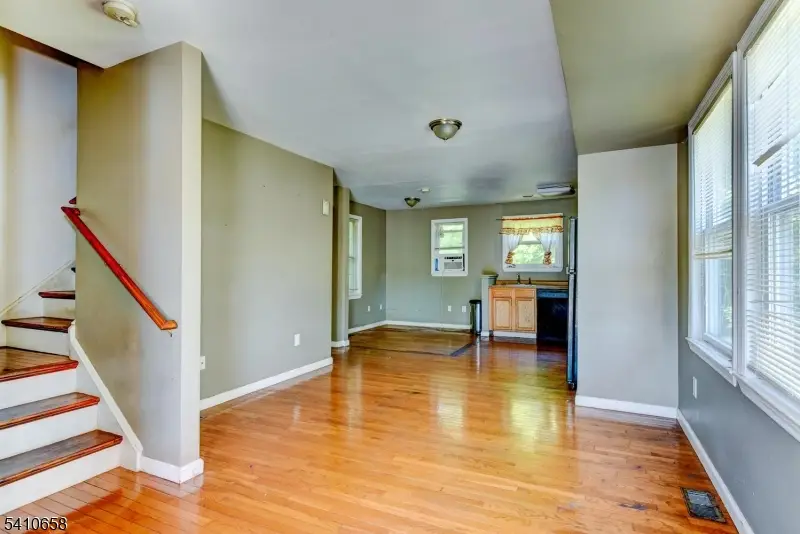 27 Newell Ave, New Brunswick, NJ 08901 - #3