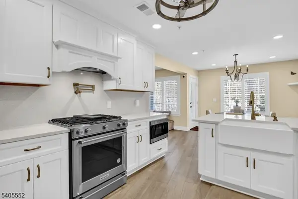 105 Riveredge Dr, Chatham Twp., NJ 07928