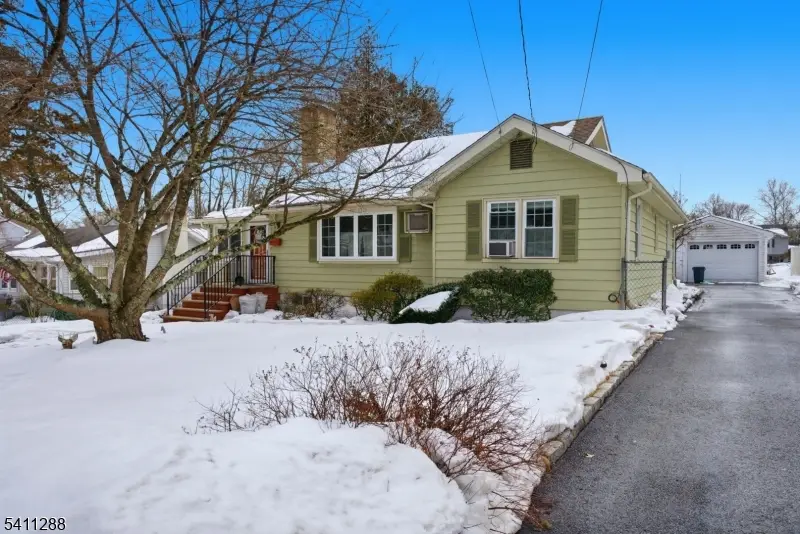 13 Iroquois Ave, Lake Hiawatha, NJ 07034 - #1