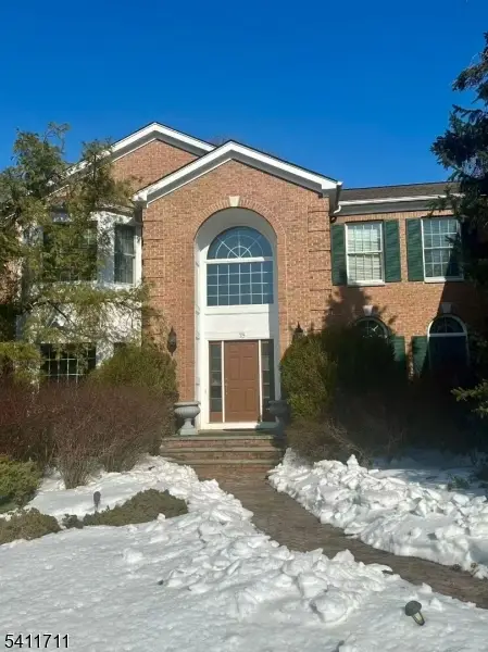 18 Tree Top Ln, Chatham, NJ 07928 - #1