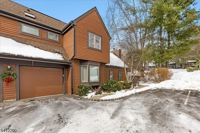 7 Valley View Dr, Lyons, NJ 07920 - #1