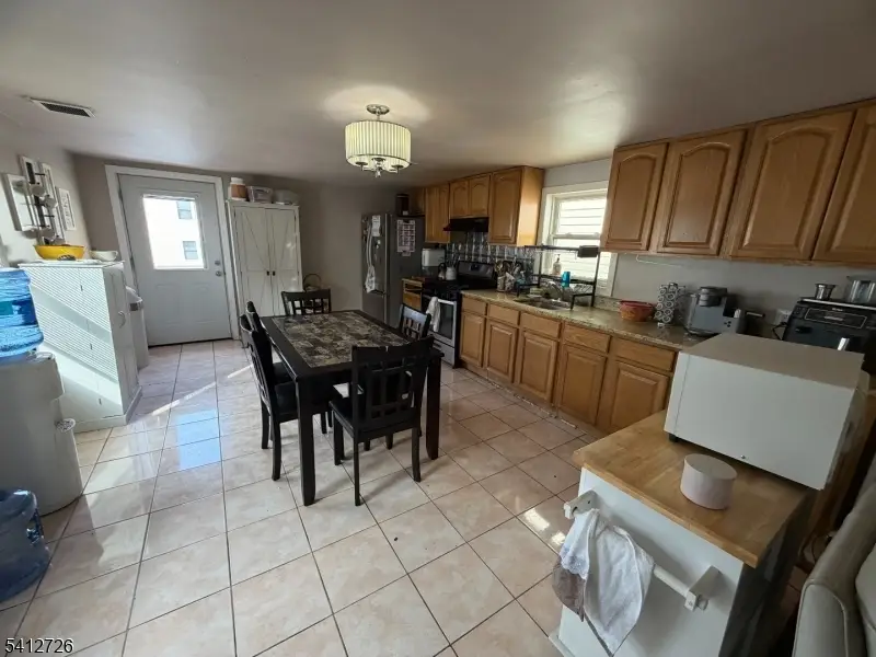 221 Center St, Elizabeth, NJ 07202 - #2