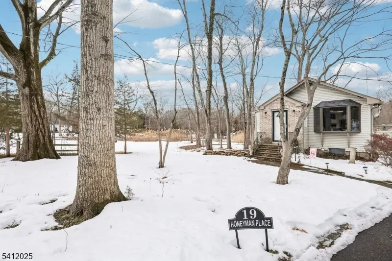 19 Honeyman Pl, Berkeley Heights, NJ 07922 - #2