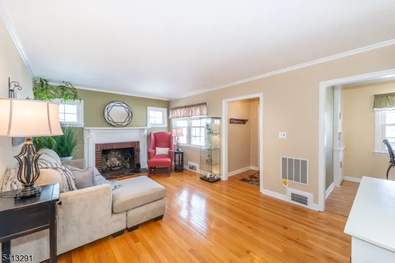 49 Locust Dr, Kenilworth, NJ 07033 - #3