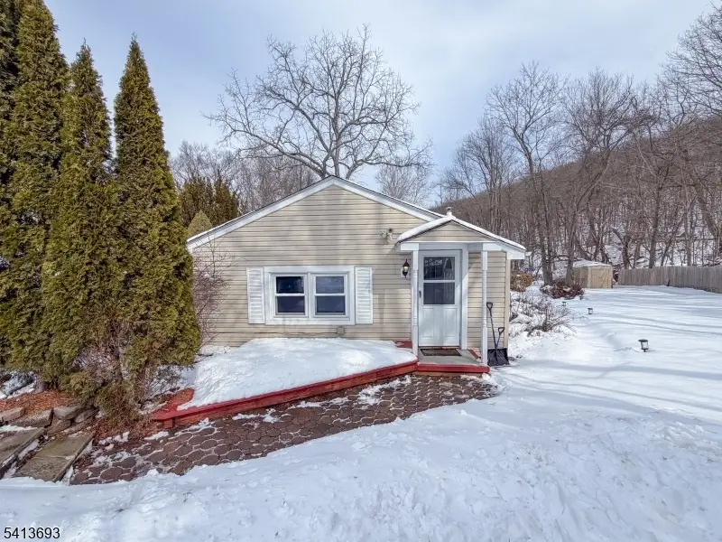 10 Ludlow St, Lake Hopatcong, NJ 07885 - #2