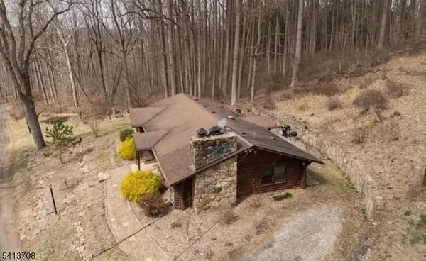 7 Derry Run Ln, Lebanon Twp., NJ 08826