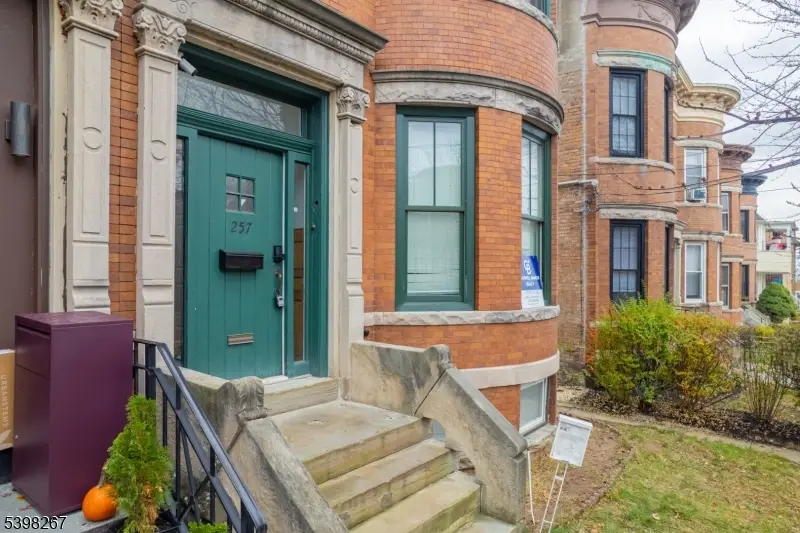 257 Woodlawn Ave, Jersey City, NJ 07305 - #1