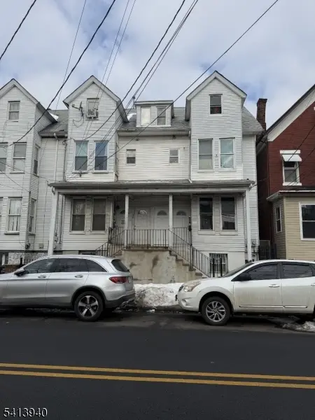 34 2nd St, Elizabeth City, NJ 07206