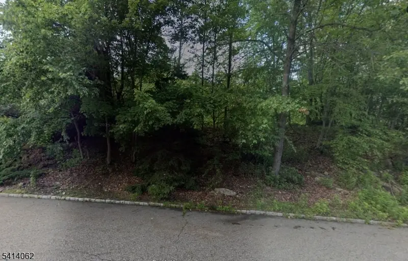 26 S Glen Rd, Kinnelon, NJ 07405 - #1