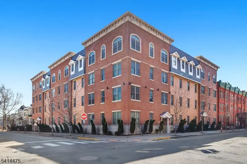 974 Summit Ave #401, Jersey City, NJ 07307 - #1