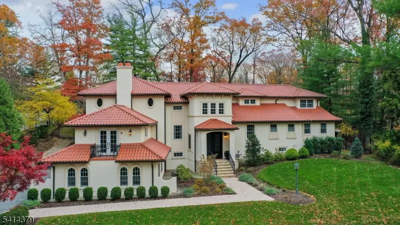 4 Meadow Ln, Roseland, NJ 07068 - #1