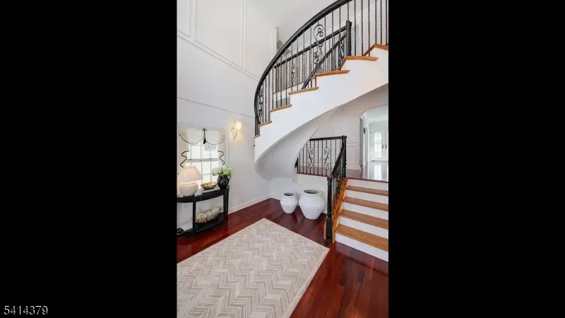 4 Meadow Ln, Roseland, NJ 07068 - #3