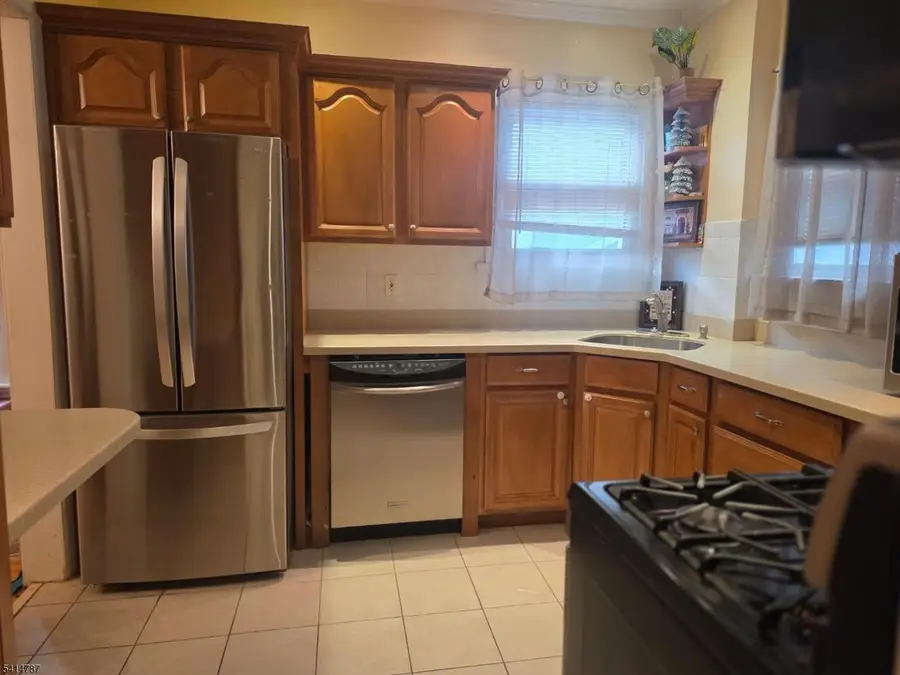 5 Roosevelt Ave, East Orange, NJ 07017 - #3