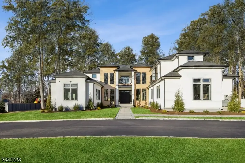 19 Highlander Dr, Scotch Plains, NJ 07076 - #1