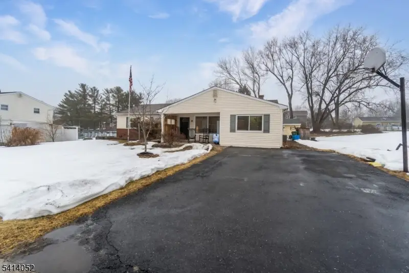 203 Powderhorn Dr, Lopatcong, NJ 08865 - #2