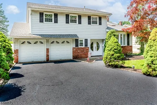 34 Lincoln St, Roseland Boro, NJ 07006