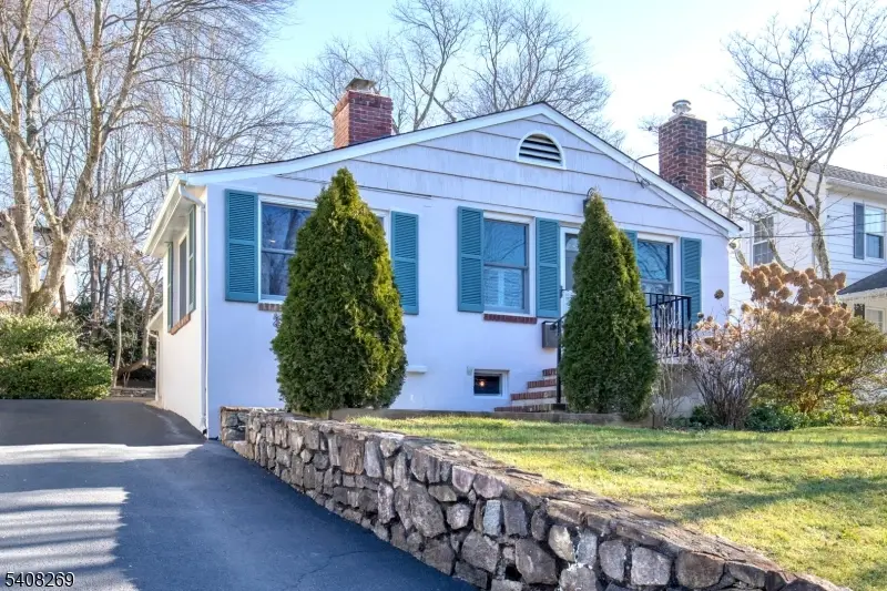 32 Center St, Bernardsville, NJ 07924 - #3