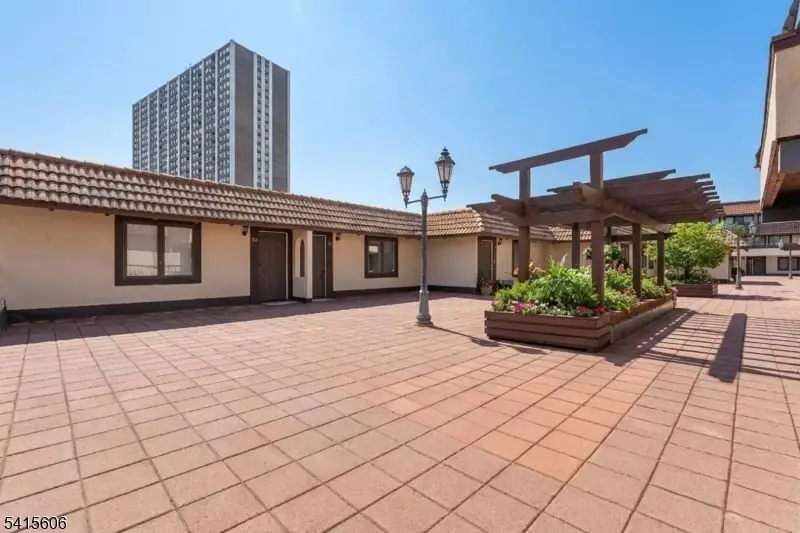 300 Gorge Rd #25, Cliffside Park, NJ 07010 - #3
