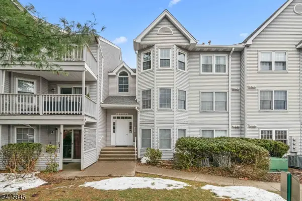 15 Boulder Run Rd, Paterson City, NJ 07501