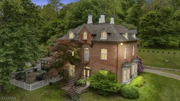 20 Belvidere Ave, Oxford Twp., NJ 07863