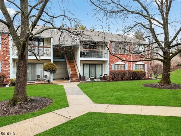 96 Crabapple Ln, Franklin Twp., NJ 08823