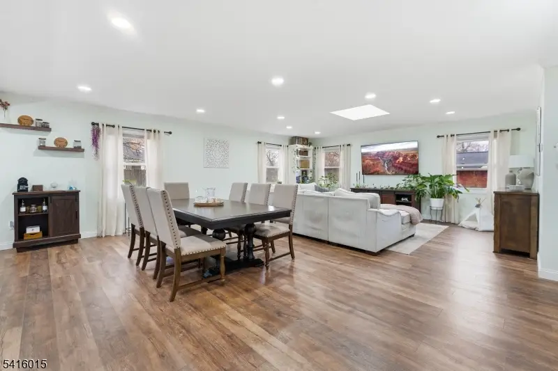 8 Johnson Rd, Franklin, NJ 08873 - #2