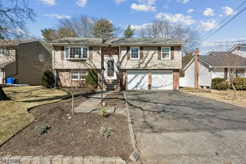 36 Williamsburg Dr, Roseland, NJ 07068 - #1