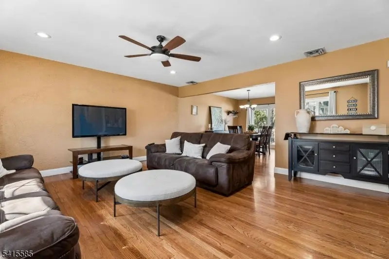 36 Williamsburg Dr, Roseland, NJ 07068 - #3